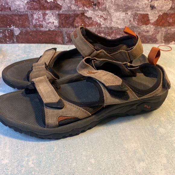 Men’s Teva sandals SZ 9 - Picture 2 of 7